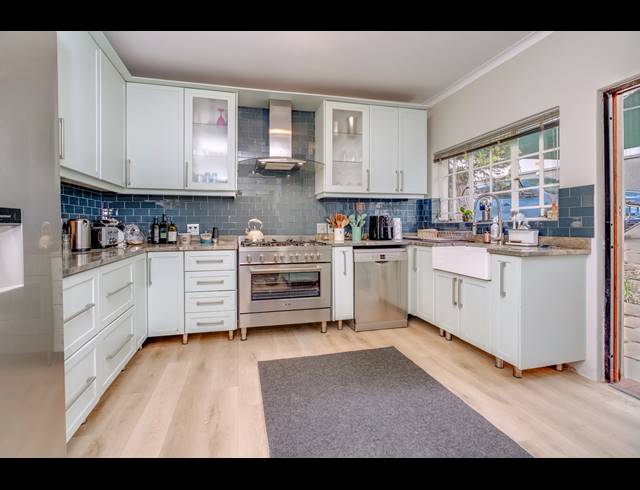 5 BEDROOM HOUSE FOR SALE IN PETERVALE